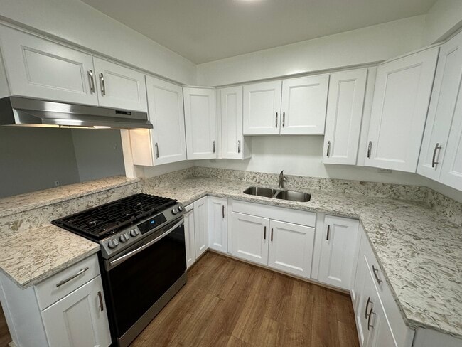 Unit 12 - 2 bedroom (2nd floor) - 20336 Cohasset St