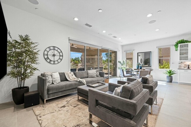 Photo - 302 Retreat Cir