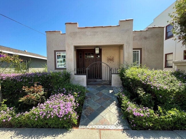 Photo - 916-920 Poli Unit 916 Poli