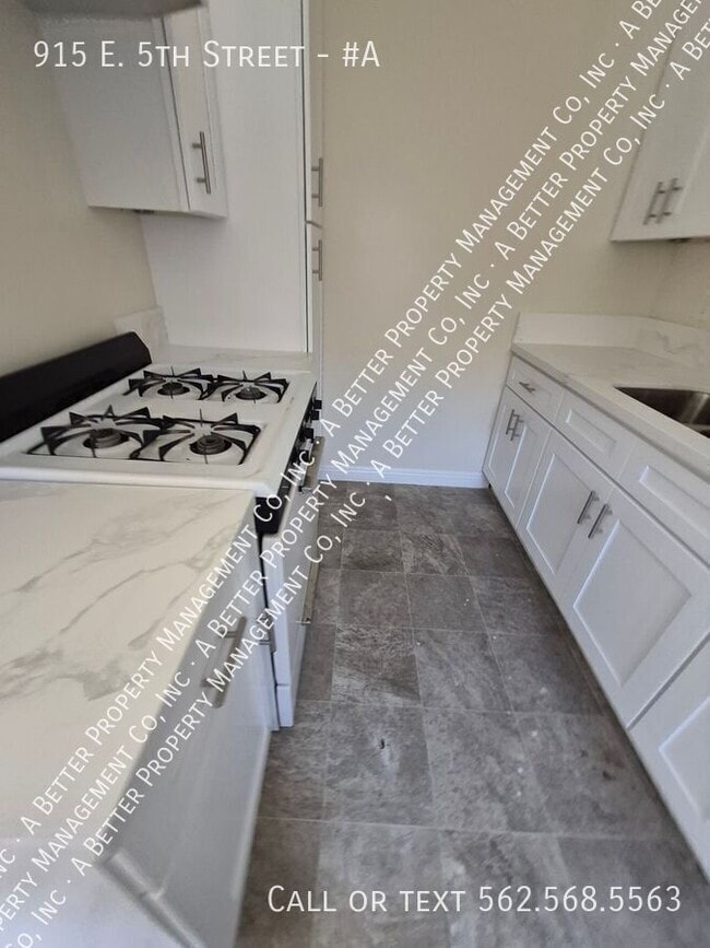 Building Photo - 915 E 5th St Unit #A