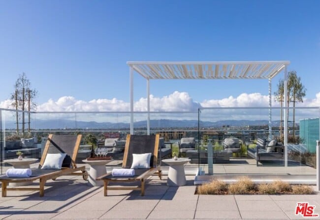 Building Photo - 4210 Del Rey Ave Unit 510