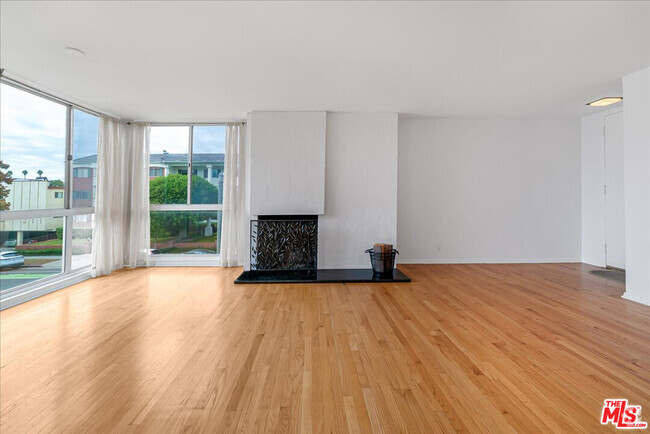 Building Photo - 520 Montana Ave Unit 204 Rental