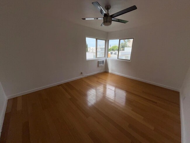 Photo - 1915 Grace Ave Unit 8