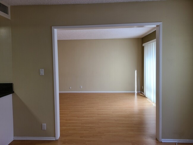 Photo - 1210 N Flores St