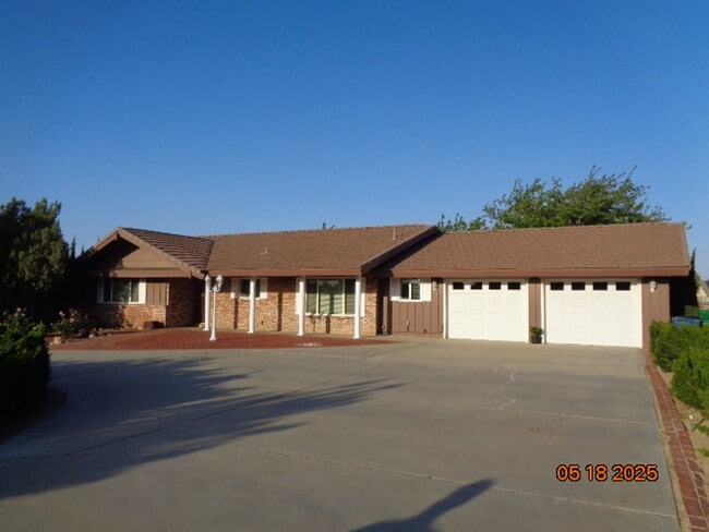Custom Home in Quartz Hill on a Large Lot - Custom Home in Quartz Hill on a Large Lot
