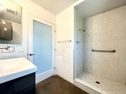 Photo - 700 N Riverside Dr Unit 7