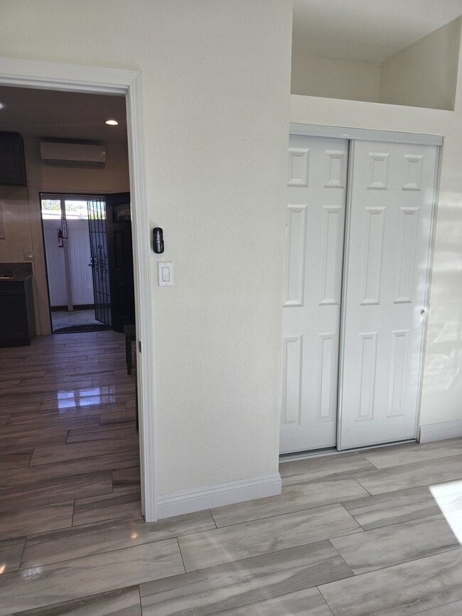 Photo - 525 S Western Ave