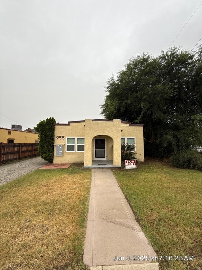 955 Colton - 955 Colton House