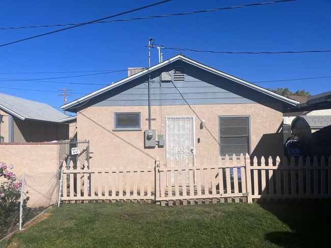 Building Photo - 44515 Cedar Ave