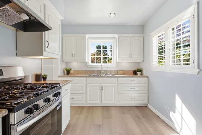 Photo - 4132 Beethoven St