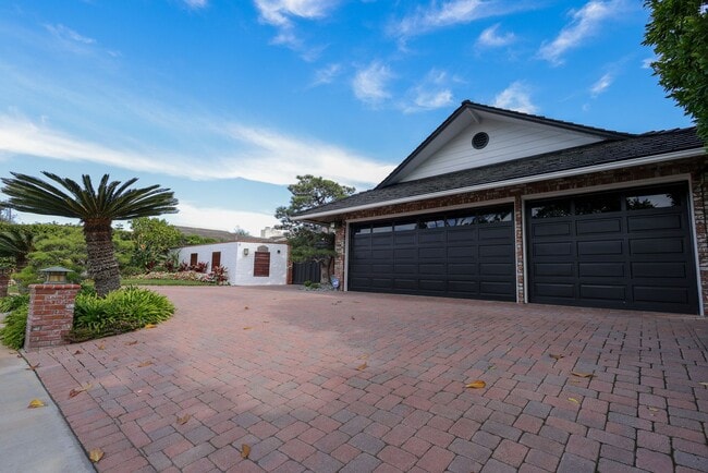 Luxurious Newport Beach Home - Luxurious Newport Beach Home