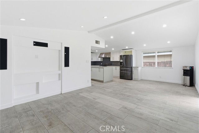 Photo - 20547 Kittridge St