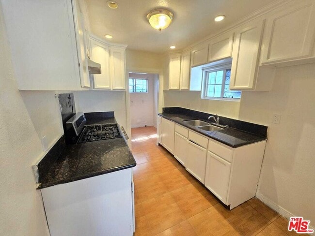Photo - 1413 W 99th St House