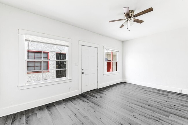 Photo - 1045 E 4th St Unit 12