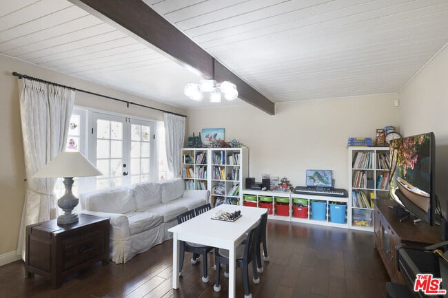 Photo - 2260 Los Amigos St