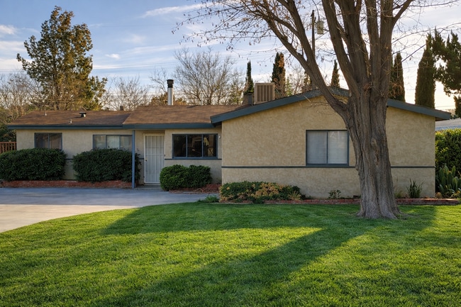 Building Photo - 526 E Nugent St