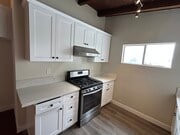 Kitchen - 2450 Beverley Ave Apartments Unit 2
