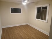 12 1/2 × 10 1/2 feet - 3453 Siskiyou St House