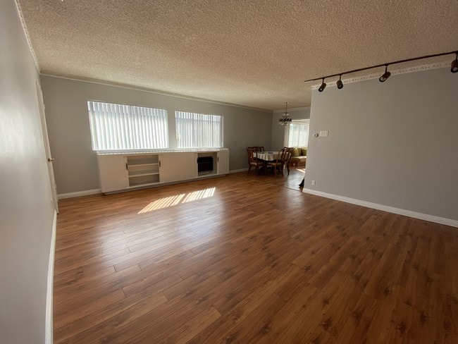 2bd/2bath Valley Village apartment - 5208 Wilkinson Ave Unit 4