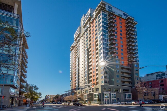 Building Photo - 300 W Beech St Unit 210 Rental