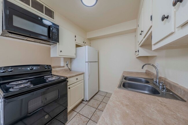 Photo - CORONADO Unit 1711 Coronado #2