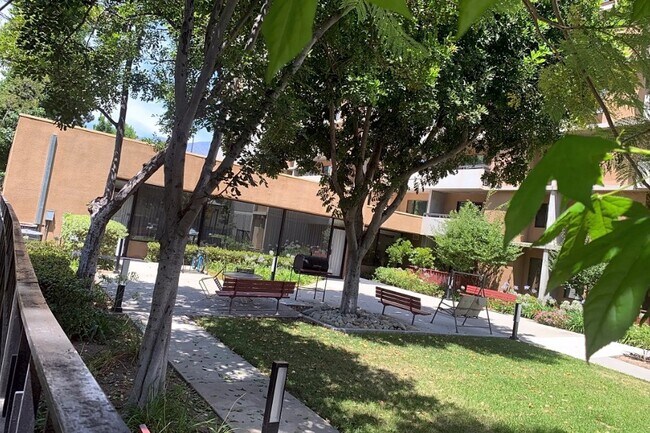 Photo - 440 N Madison Ave