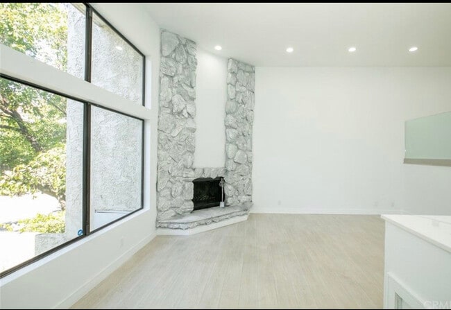 Building Photo - 20224 Sherman Way Unit 27