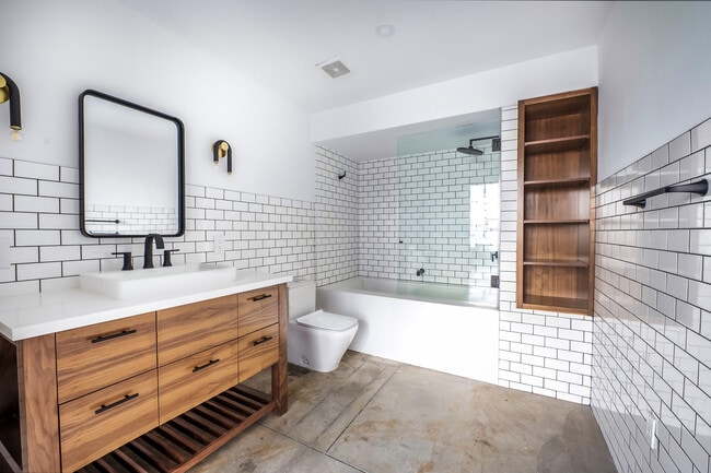 Photo - 130 S Hewitt St Unit 22