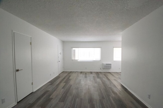 Photo - 10847 Kling St Unit 03