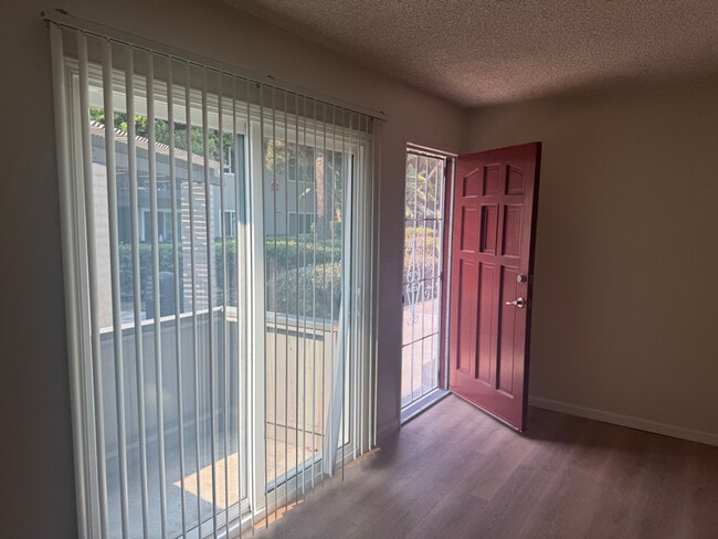 Building Photo - 986 5th Ave