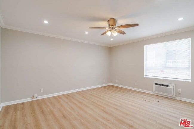 Photo - 10900 Blix St Unit 4