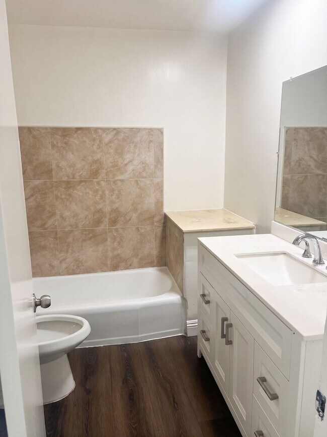 Photo - 14914 Roscoe Blvd Unit 6a