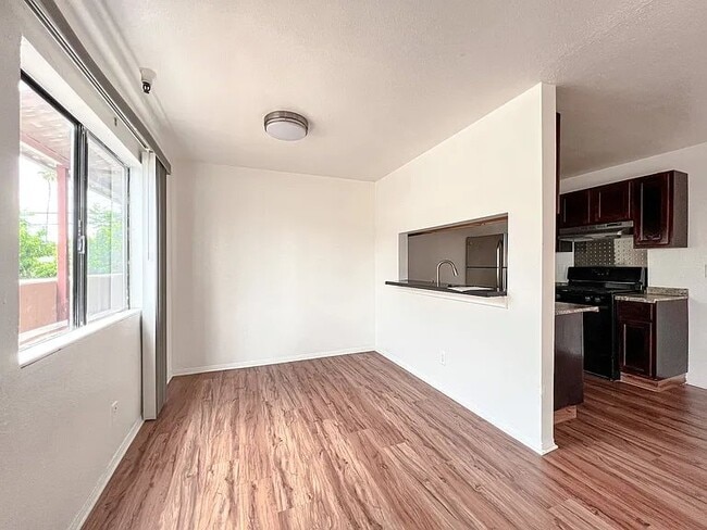 Photo - 14746 Delano St Unit 10