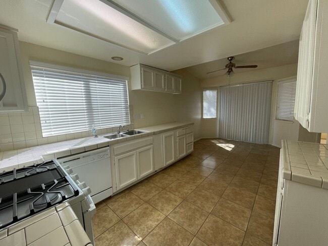 Photo - Hesperia-Refurbished- 3 Bedrooms, 2 Bathrooms + Den or Office, Large Property