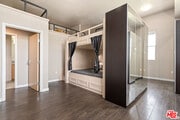Photo - 630 W 28th St Unit 1