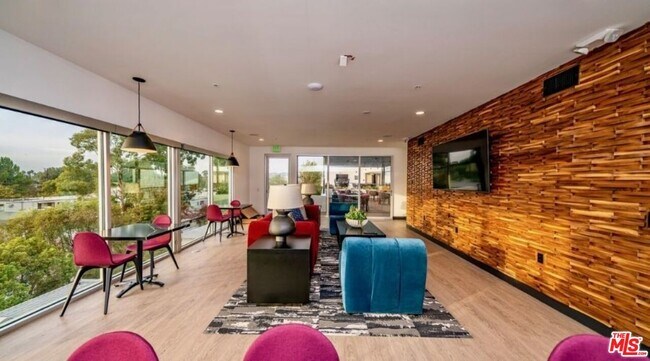 Photo - 11036 Moorpark St Unit 412