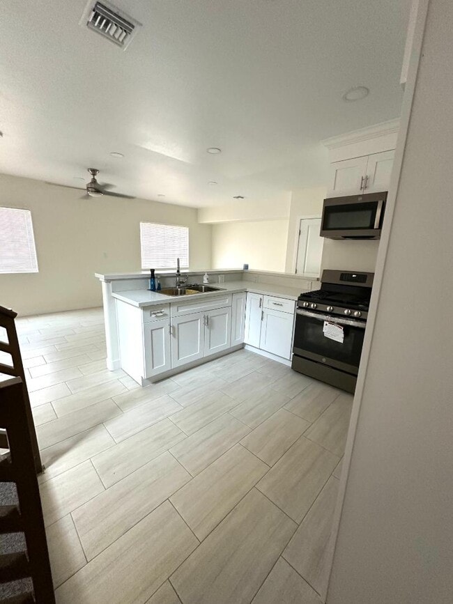 Photo - 1094 Lime Ave