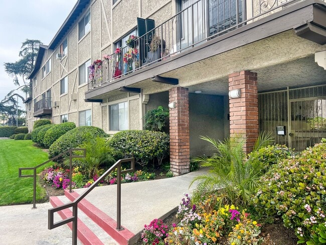 Green Court Apartments - Green Court Apartments