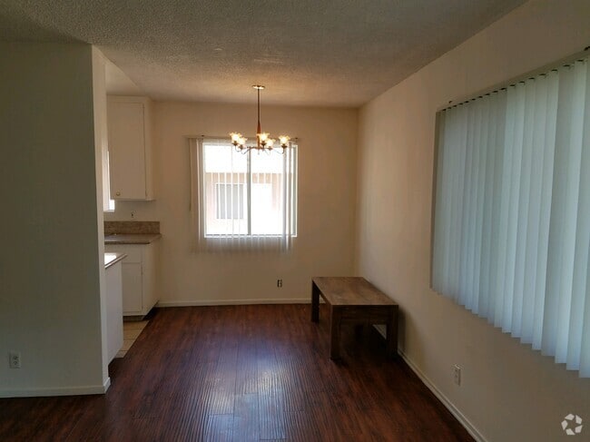 Building Photo - 1610 Barry Ave Unit 8 Rental