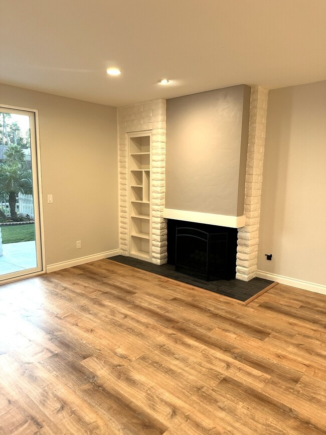Gas fireplace - 4659 Park Dr Unit Waterfront One Bedroom