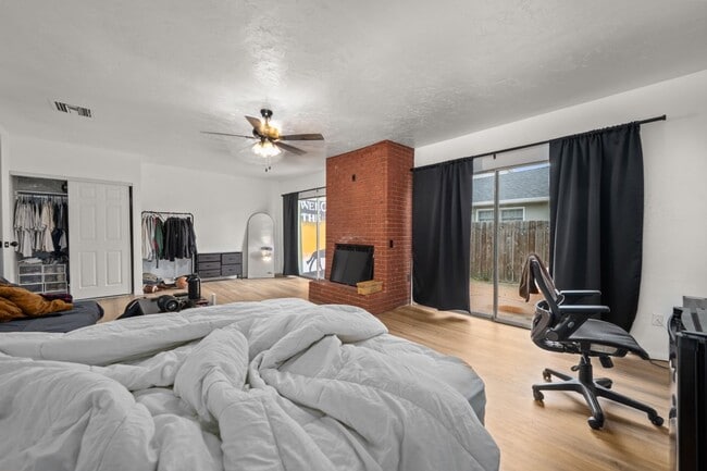 Photo - 4927 63rd St