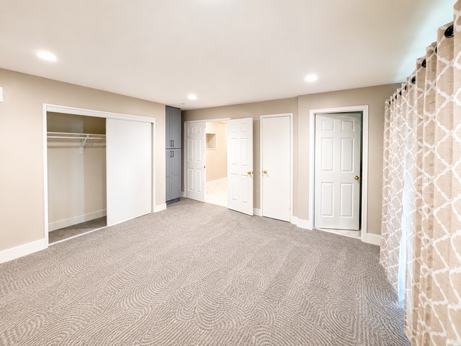 big bright room with bath - 2322 Donosa Dr