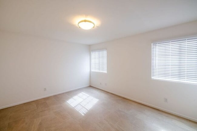 Photo - 852 Tamayo Dr Unit 1