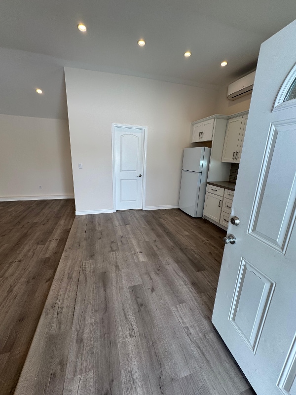 Photo - 22850 Erwin St