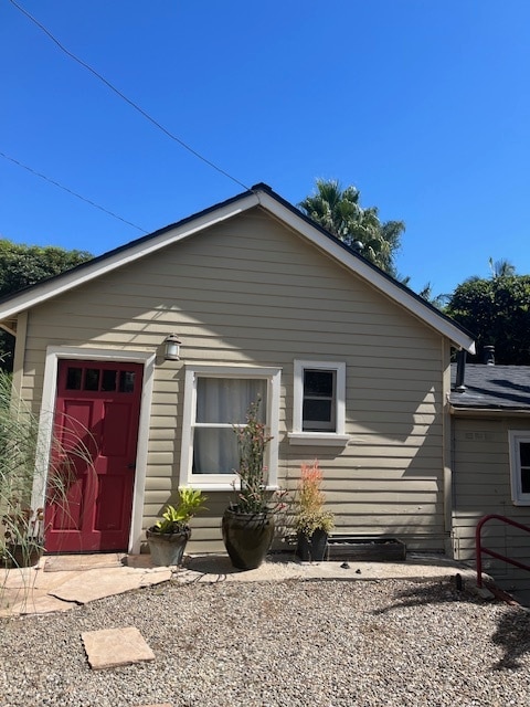 Gated Detached Cottage - 3866 Center Ave Apartment Unit Gated Queit Cottage