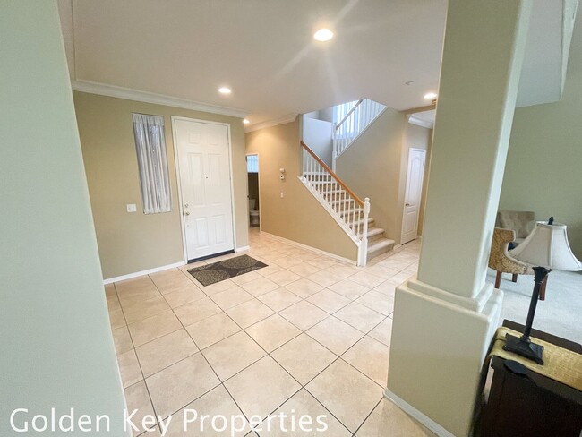 Photo - Bright and spacious 3+2.5