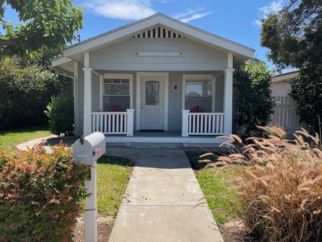 2 bedroom 1 bath Brea $3200 - 2 bedroom 1 bath Brea $3200 House