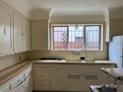 Kitchen - 1137 Meadowbrook Ave Apartments Unit 1371