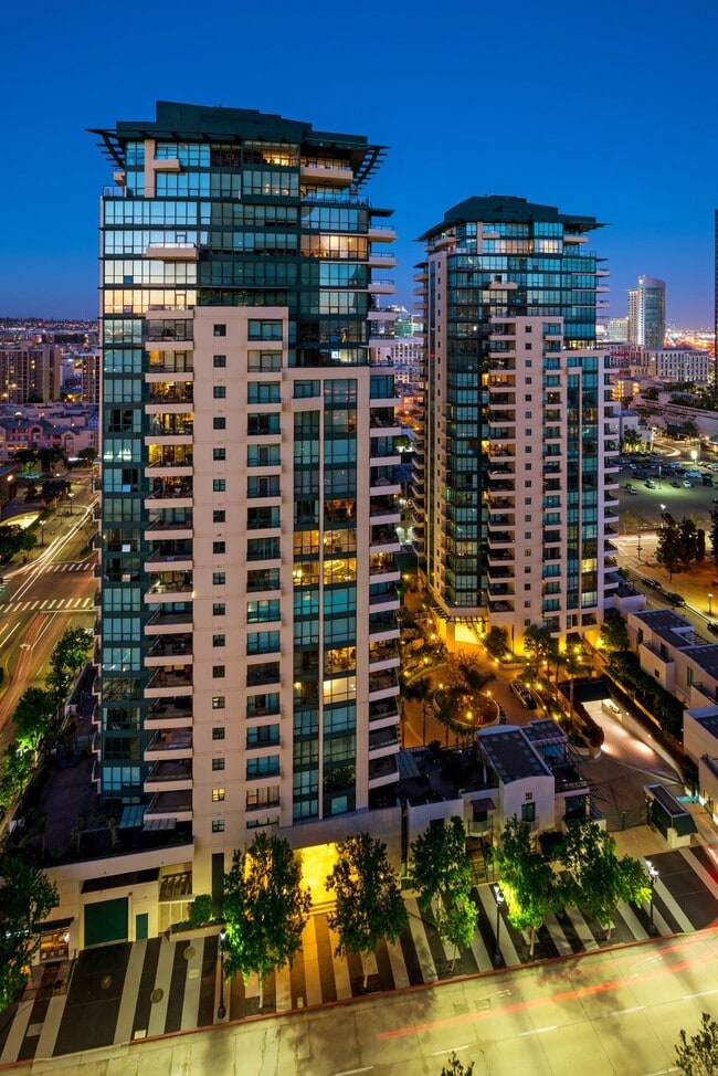 Building Photo - Upgraded Marina District 2 Bedroom at Hori... Unit #2301