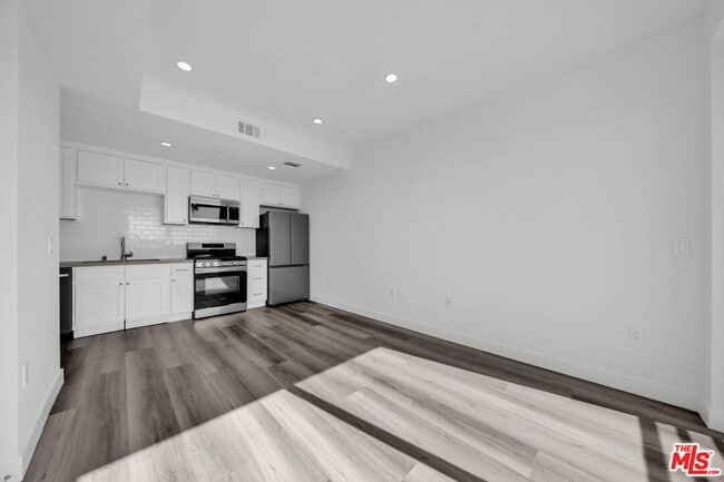 Photo - 667 N Wilton Pl Unit 307